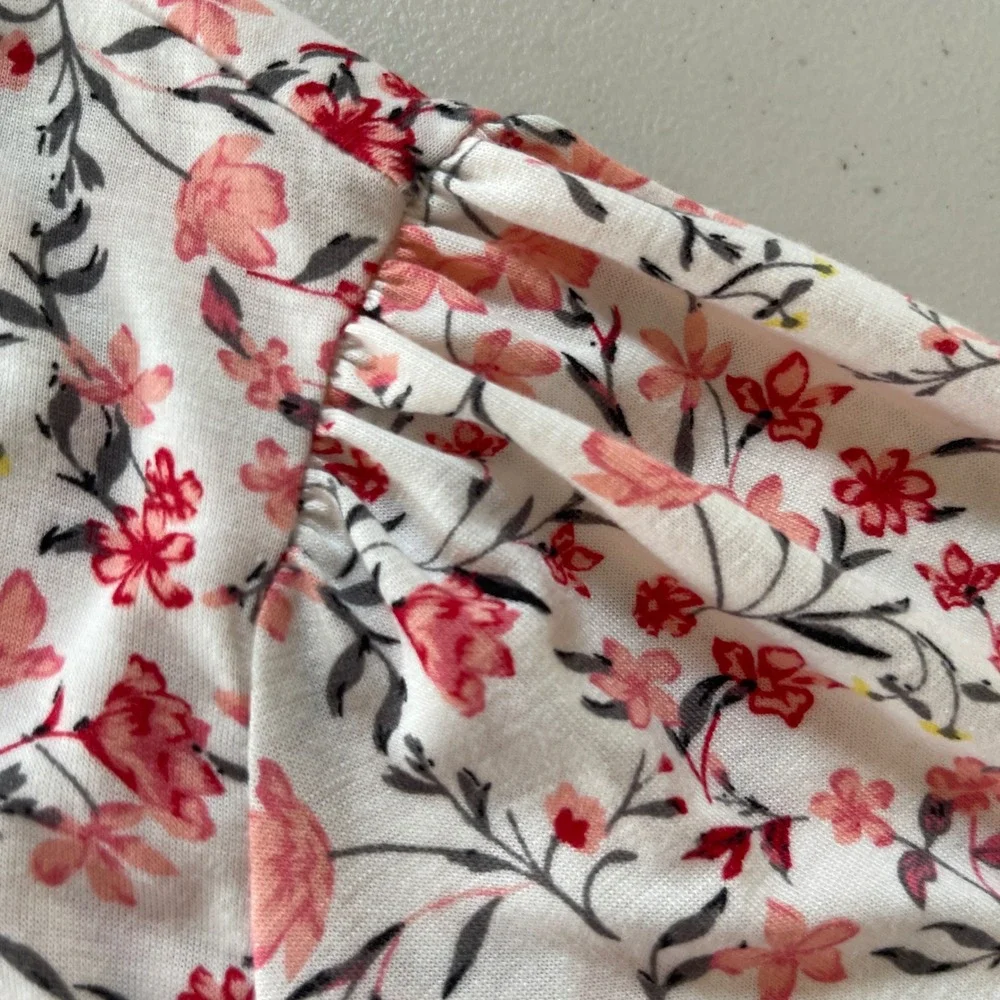 Bloomchic Woomen's 22/24 V-Neck T-Shirt with Lace Details White with Pink Floral - Picture 6 of 16